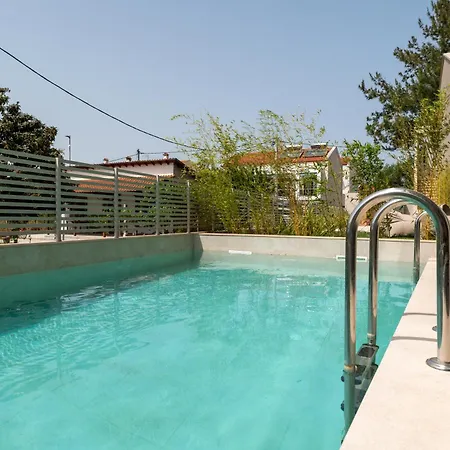 Thera Luxury Living 3*