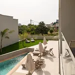 Thera Luxury Living Aparthotel 3*