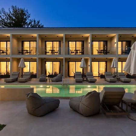 Lägenhetshotell Thera Luxury Living 3*