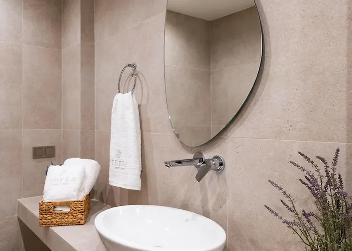 Lägenhetshotell Thera Luxury Living 3*