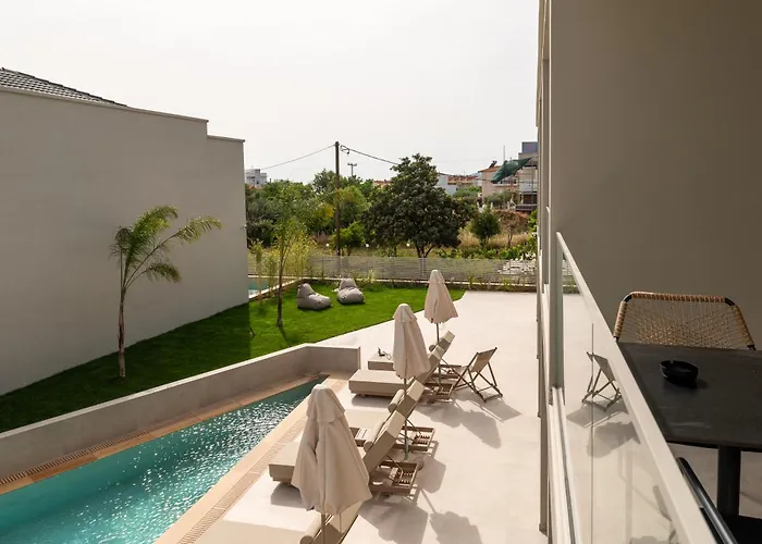 Thera Luxury Living Lägenhetshotell 3*